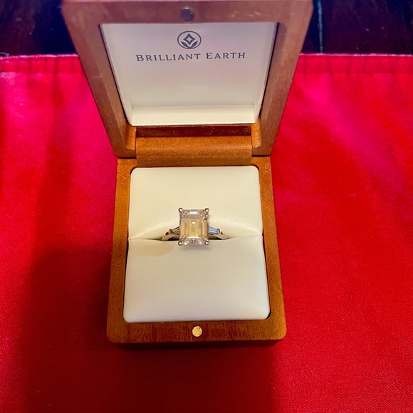 Emerald Mossianite  10x8mm White Gold - Picture 2 of 7